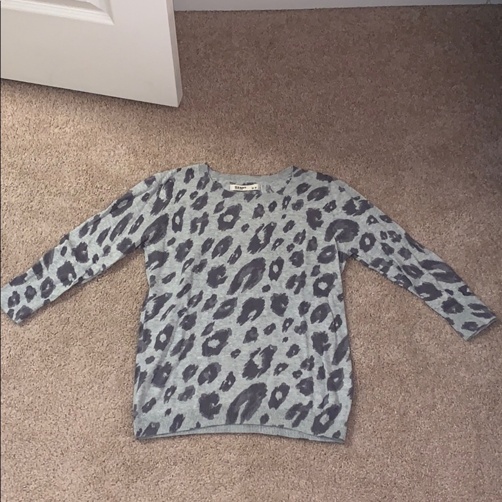 Gray cheetah print sweater/top
